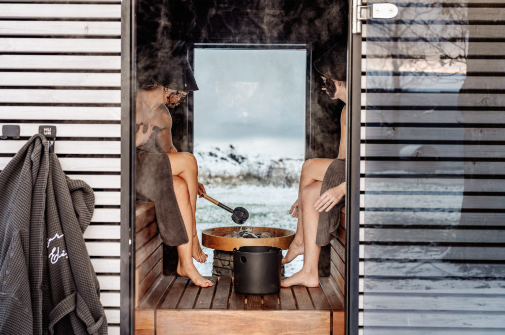 Face mask in the sauna – a natural part of the sauna ritual 5 HUU01860