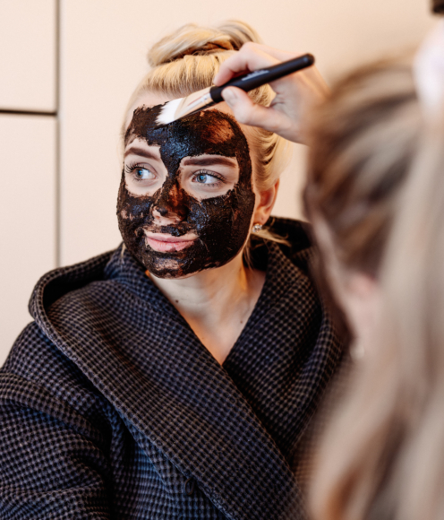Face mask in the sauna – a natural part of the sauna ritual 3 HUU01801