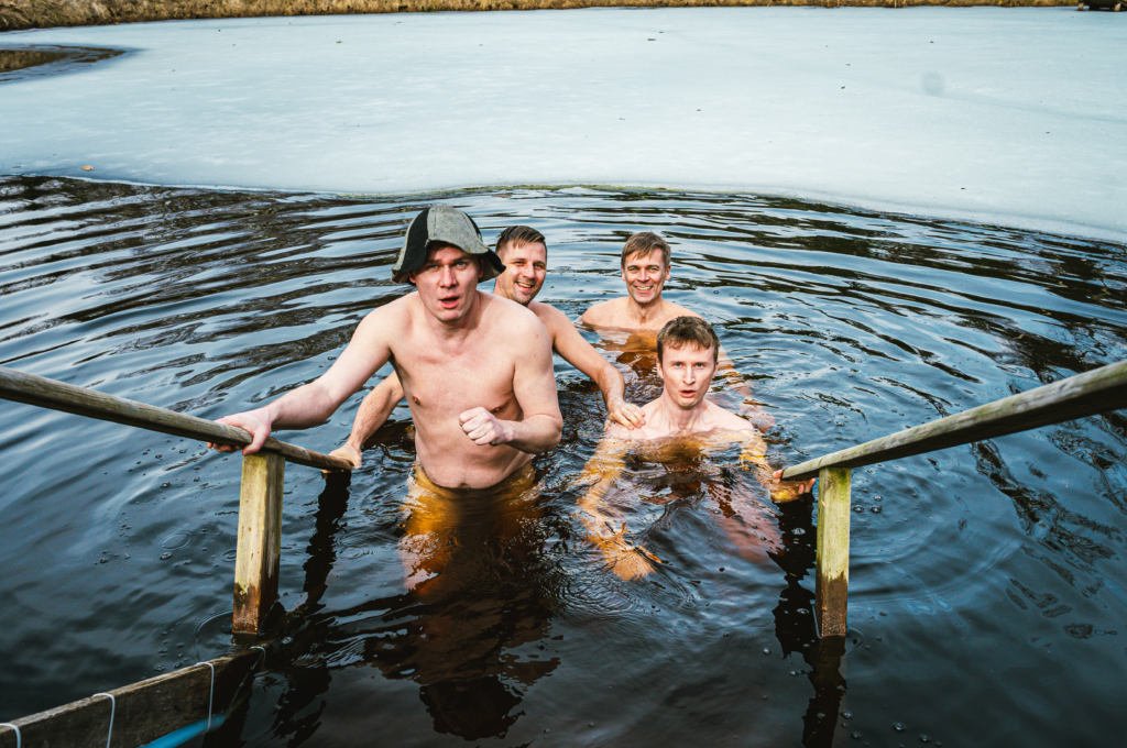 7 ways to cool down after a sauna 9 HUU00118