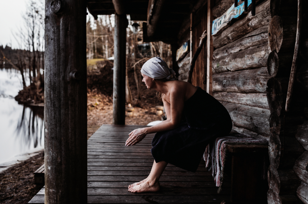 7 ways to cool down after a sauna 1 HUU00154
