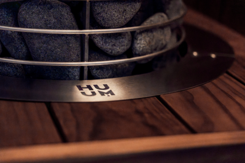 HUUM HIVE Mini in the sauna with safety railing42