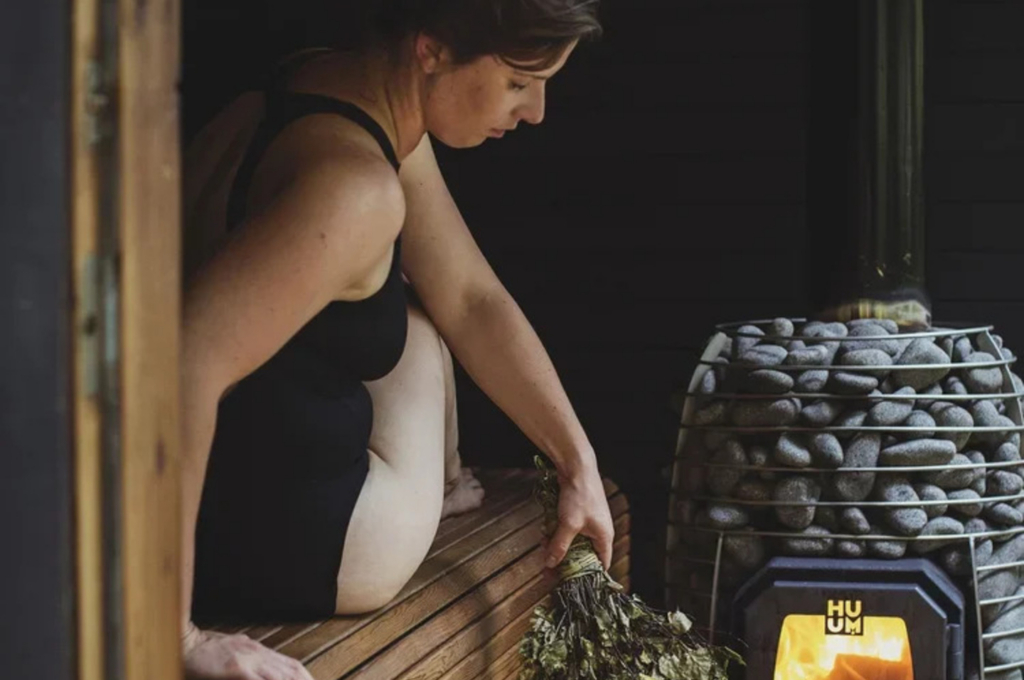 How to use a dry sauna whisk 3 kuidas-kasutada-kuivatatud-saunavihta-1 (1) (1)